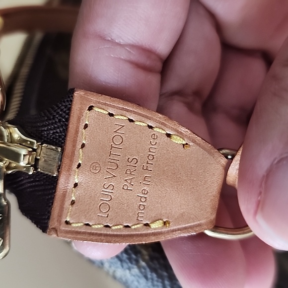 Louis vuitton pochette monogram canvas - Picture 11 of 11